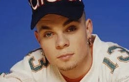 Певец Брайан Харви и поцелуй Певец Брайан Харви и поцелуй